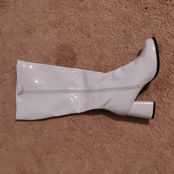 White boots - Picture 5 of 5